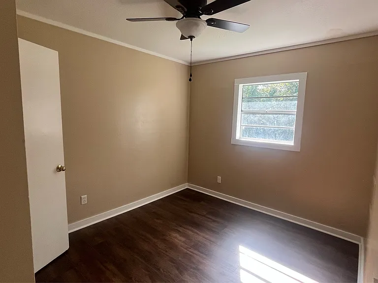 617 E Madison St — Photo 8
