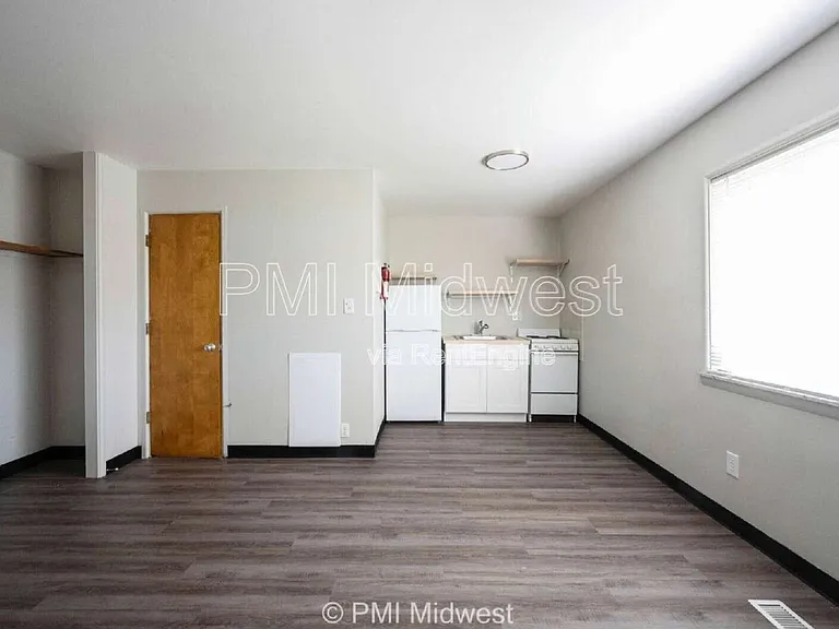 Glenstone Apartments — Photo 7