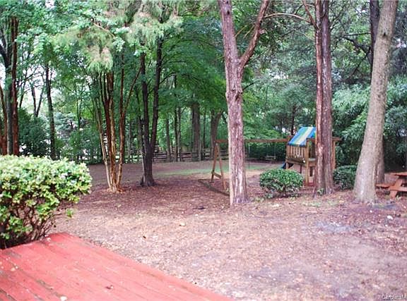 4th image of 733 Meadow Lake Dr