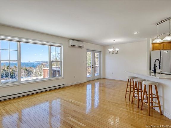 3rd image of 475 Shore Rd