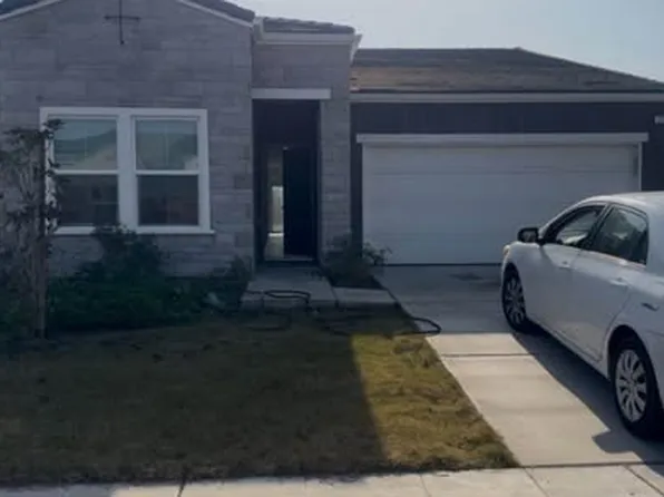 1082 Wayfarer Ln W, Madera, CA 93636