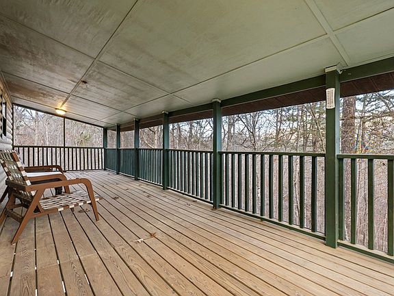 3rd image of 1140 Knollwood Rd