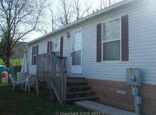 11911 Heather Dr, Hagerstown, MD 21740