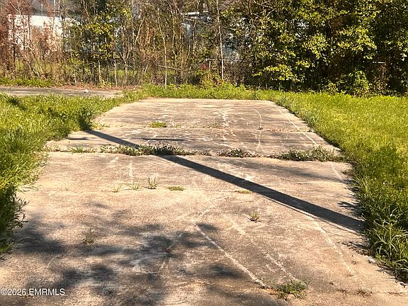 2nd image of 4025 Hooper St