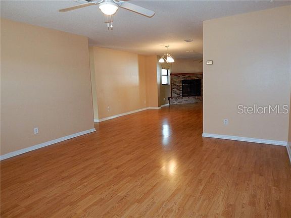 5th image of 863 S Waterview Dr