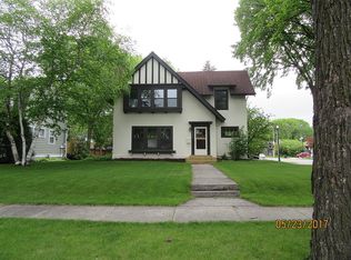 1303 9th St S, Fargo, ND 58103