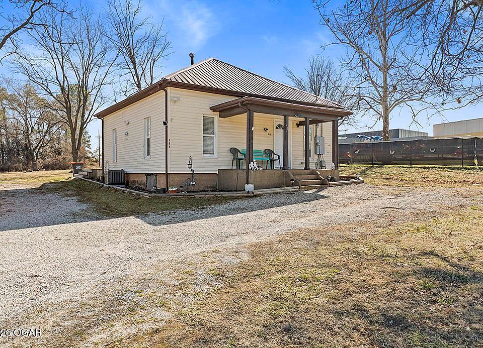 1st image of 129 N School St