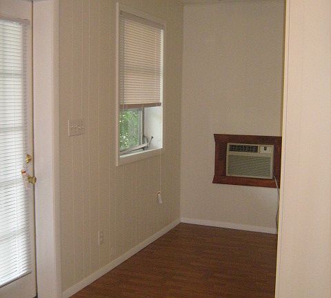 Side Room/Area