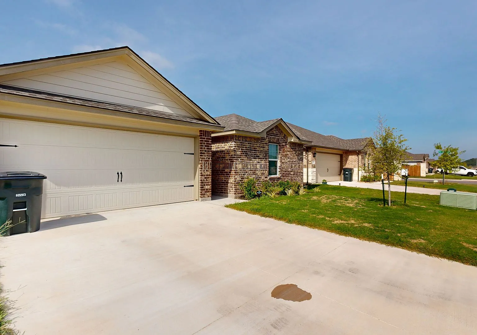 2 Weeks Free + $1,725 Rent Almost Brand New Home By Fort Hood! — Photo 3
