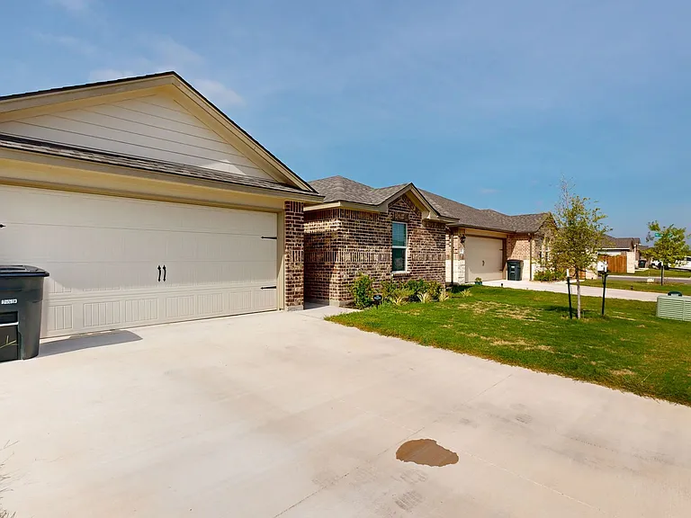 1212 Rolling Thunder Dr — Photo 3
