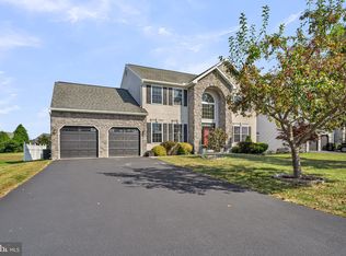 335 Anvil Dr, Douglassville, PA 19518