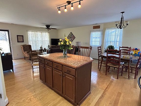 3rd image of 250 Deerfield Ln