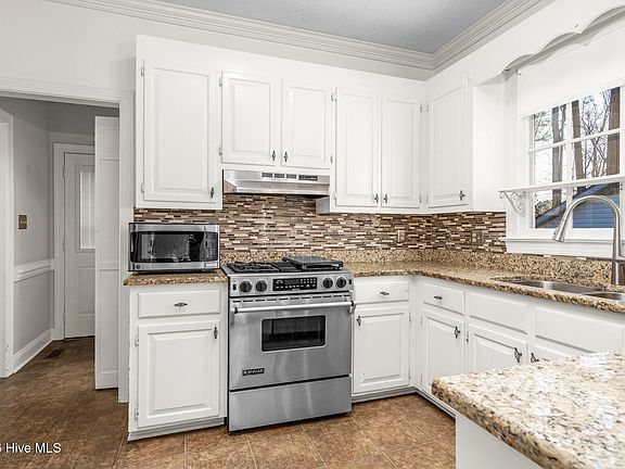5th image of 3909 Benjamin Court