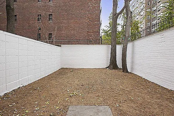 Rented by APT REALTY | media 14