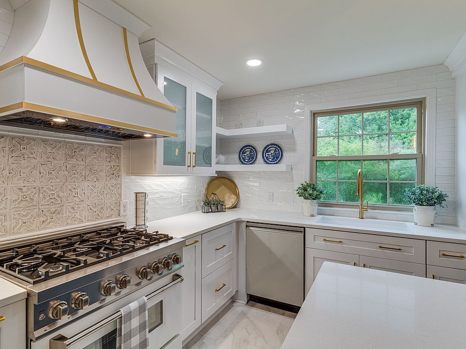 1st image of 203 Cheviot Ct