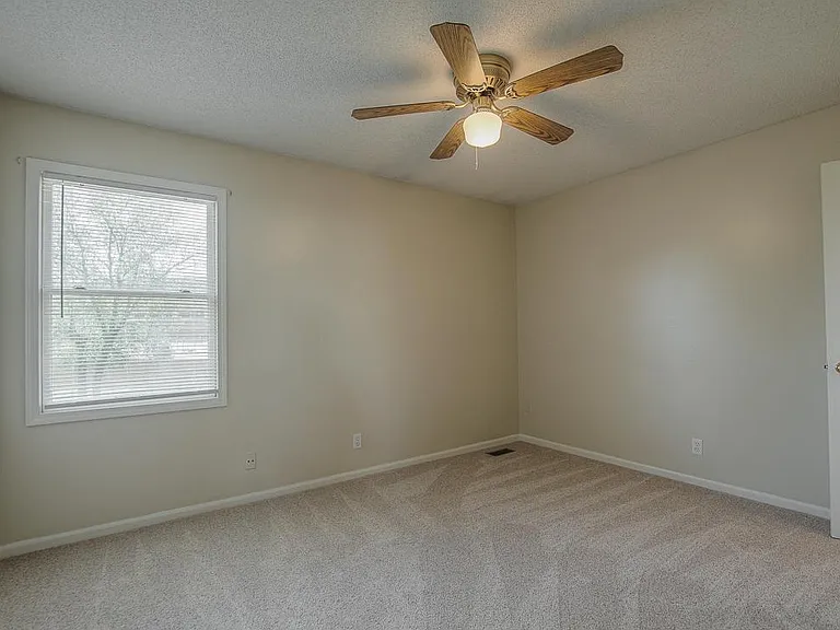 15864 Glenwood Ave — Photo 25