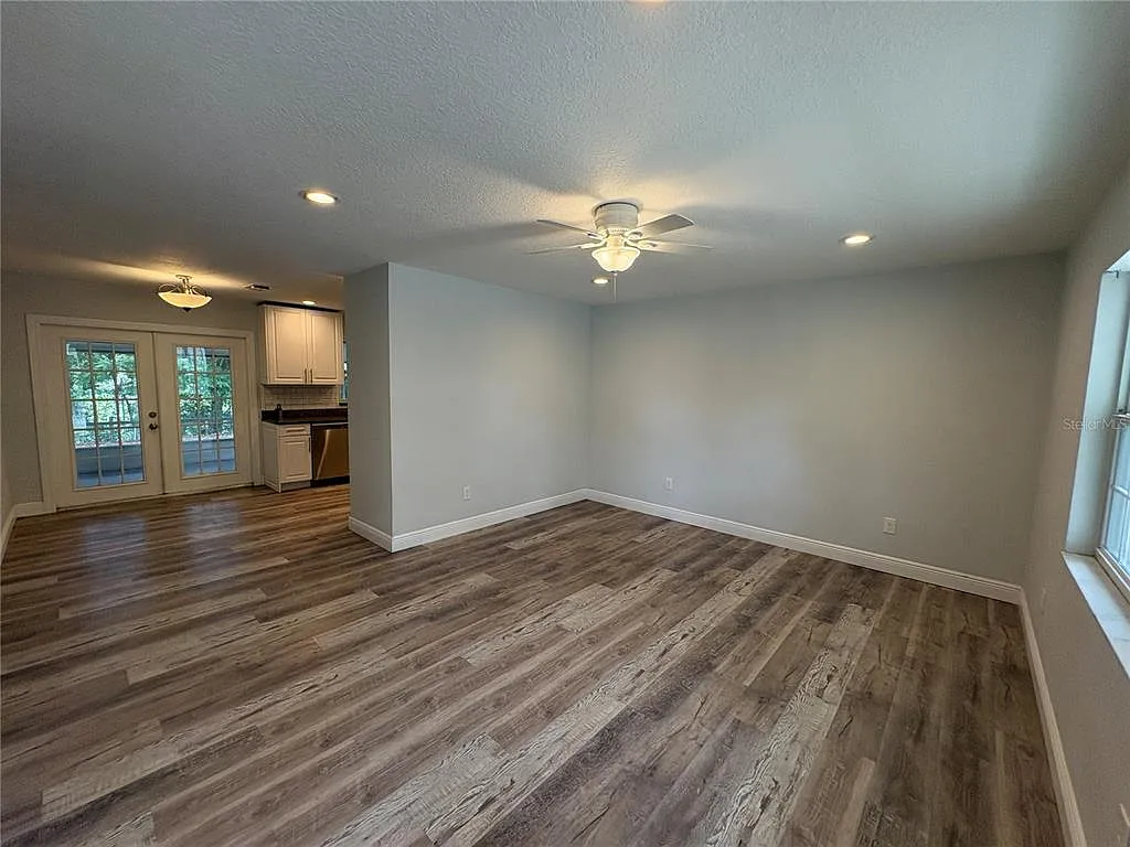 3 bed, 1.5 bath, 1050 sqft, $2,200 — Photo 2