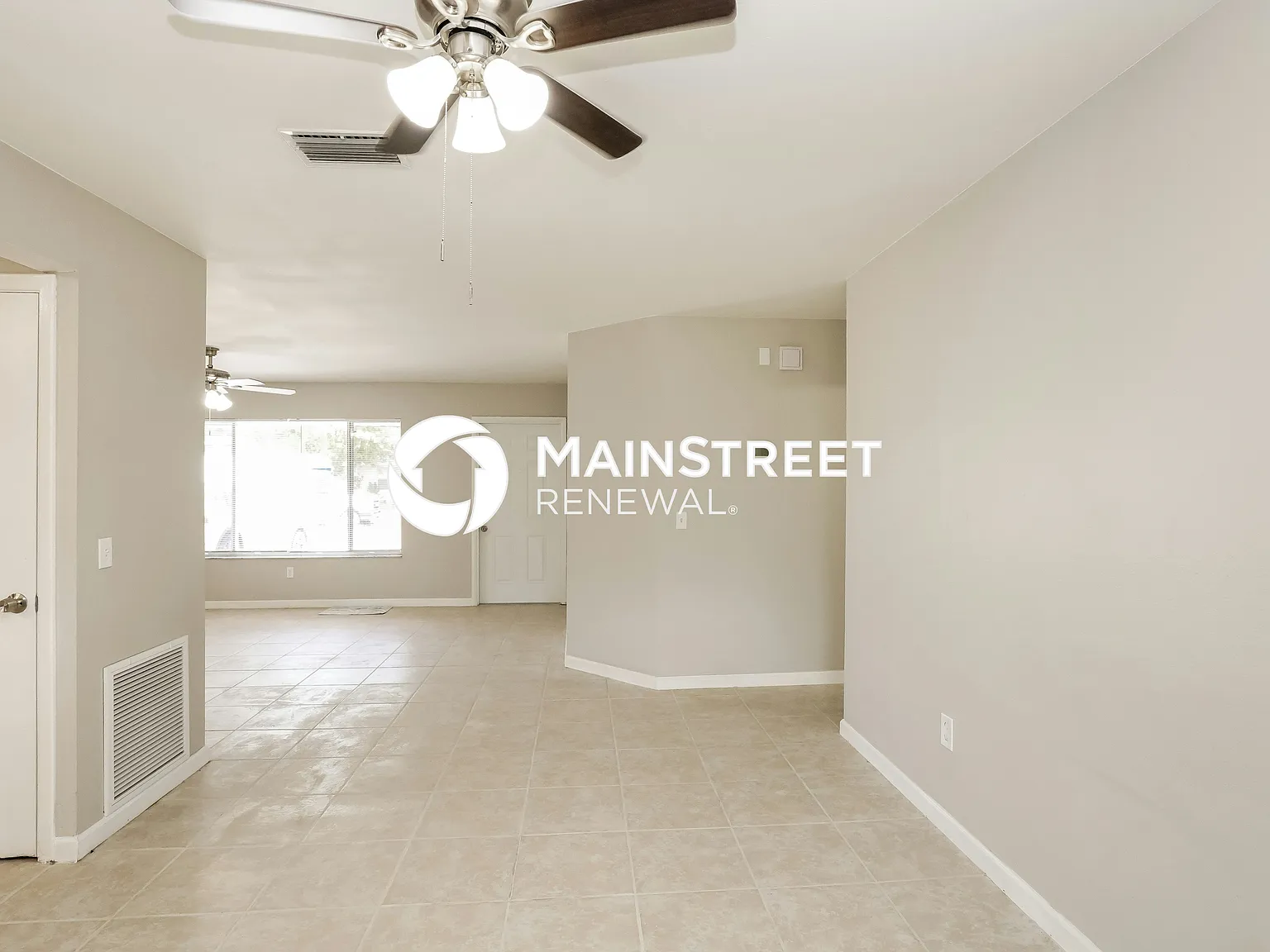 976 Hampshire Ave NE — Photo 4