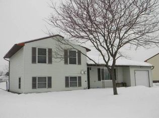 7933 Amor Dr, Clay, NY 13041