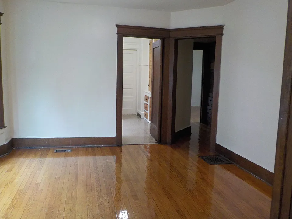 Building Photo 5