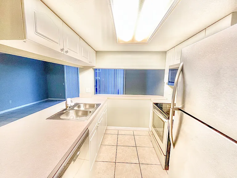 964 Caribbean Dr — Photo 8