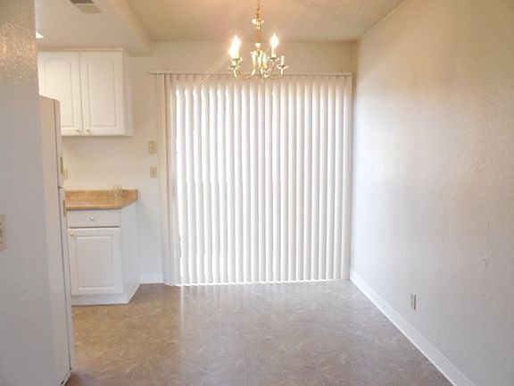3rd image of 3042 Wentworth Dr