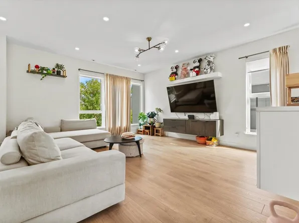 3597 Malsum Dr #66, Burrard Inlet 3, BC V7G 0B2