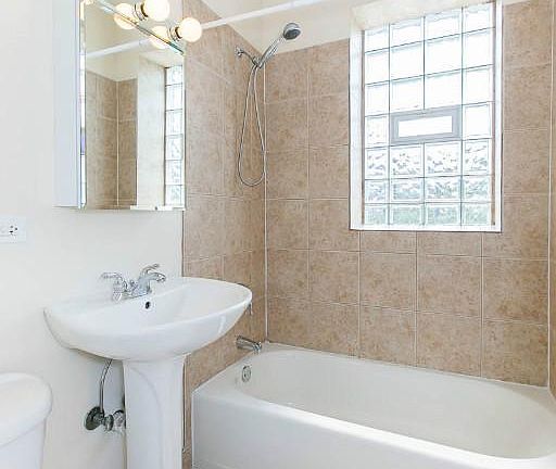 3rd image of 1212 W Waveland Ave #1318