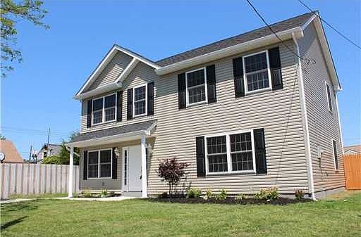 2nd image of 18 Laurel St