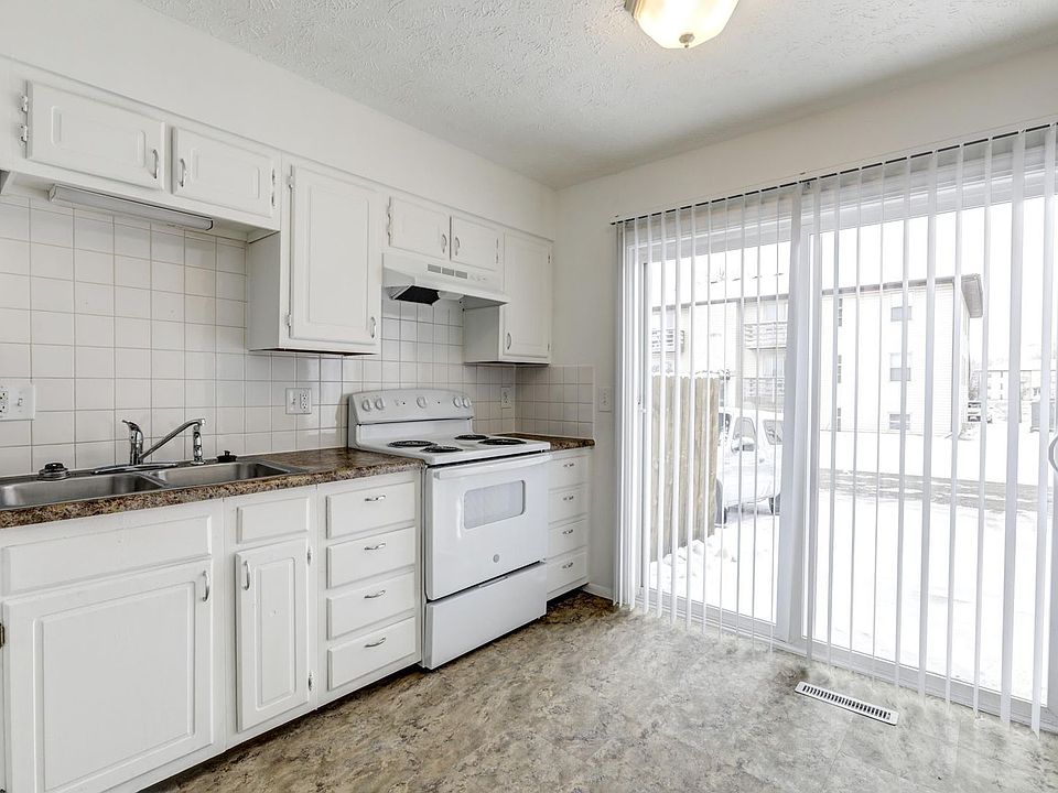 Lakewood Terrace Apartments 1301 1/2 N Hershey Rd Bloomington IL Zillow