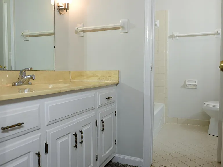 138 Academy Sq — Photo 10