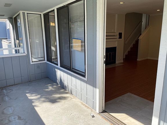 2nd image of 978 La Barbera Dr