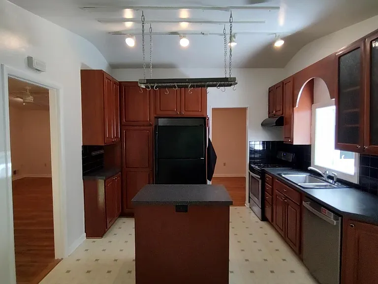 112 Claybrook Dr — Photo 7