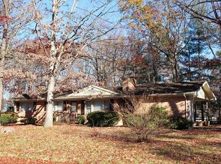 6 Flint Mountain Dr, Stuarts Draft, VA 24477