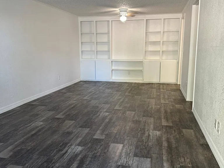 Camellia Court Apartments — Photo 26