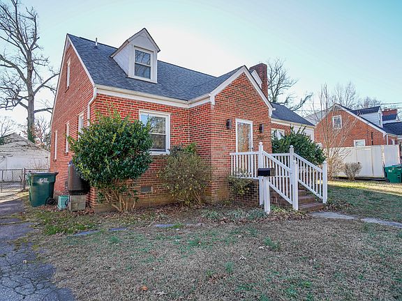 3rd image of 2203 Oakwood Ln