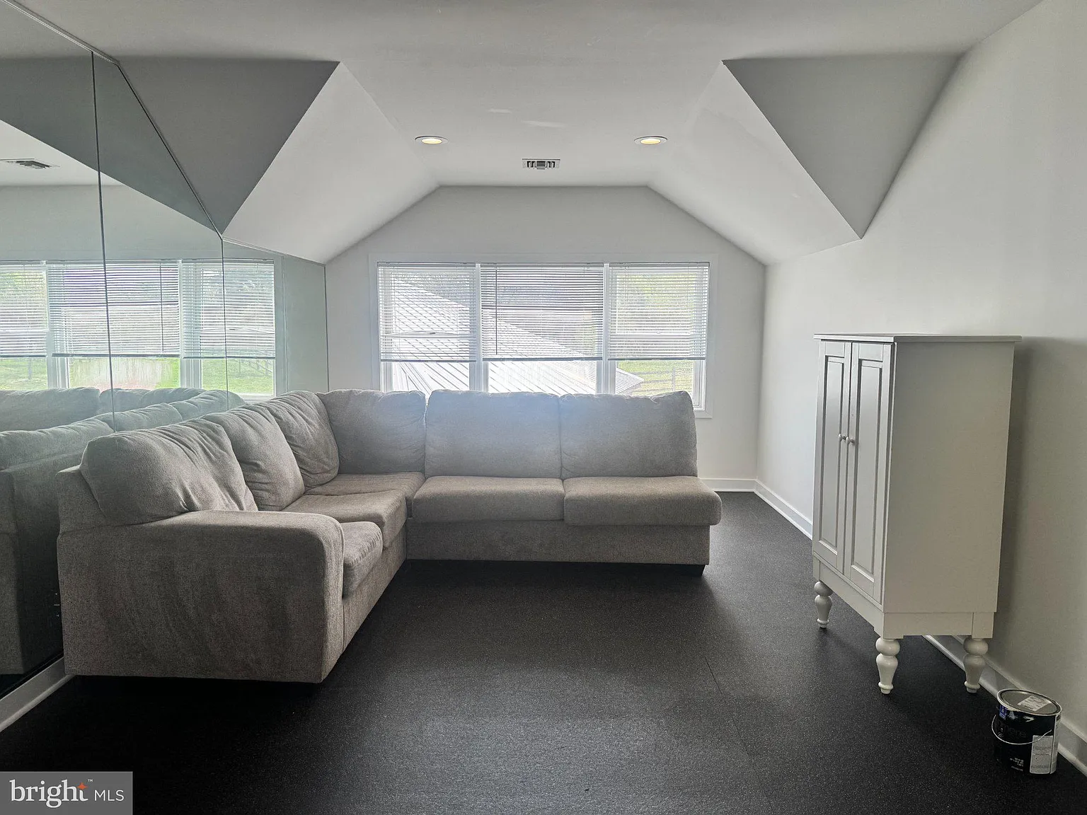 2 bed, 1.0 bath, 700 sqft, $1,600 — Photo 3