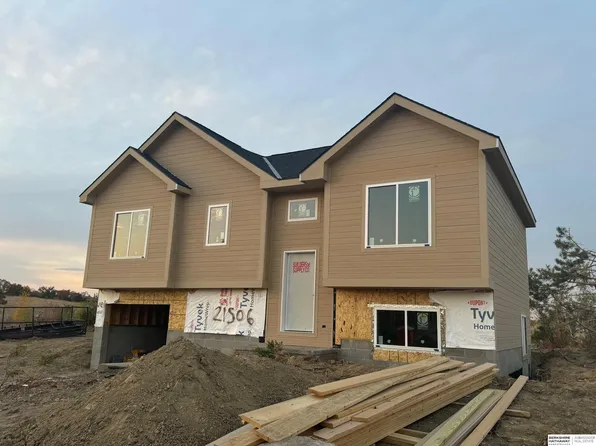 21516 Old Coach Rd, Elkhorn, NE 68022