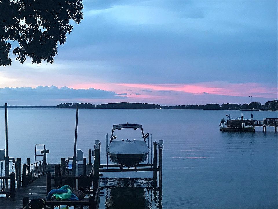 2nd image of 340 Mooring Ln
