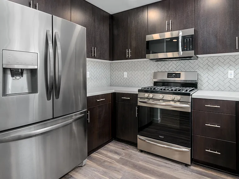 Vantage Apartments — Photo 9