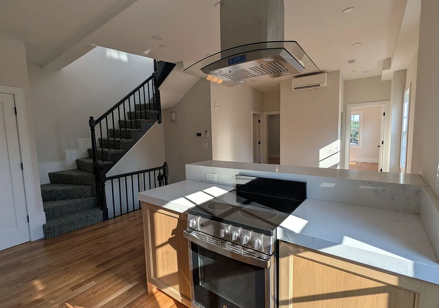 Amazing Penthouse 3-bed, 2-bath Apartment — Photo 2