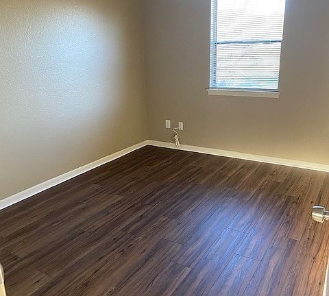 3rd image of 307 Northern Dove Ln