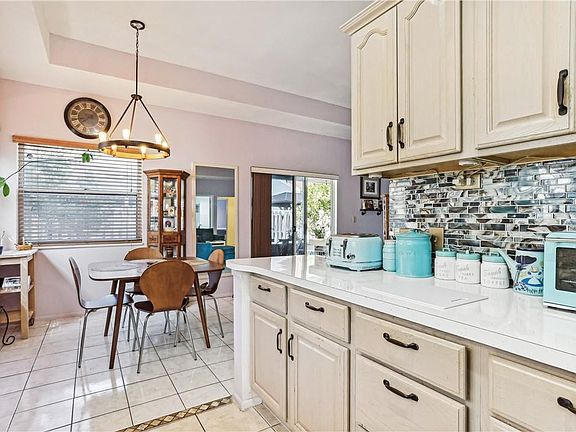 5th image of 1110 SW 86th Avenue