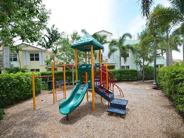 4930 NW 15th Ave — Photo 46