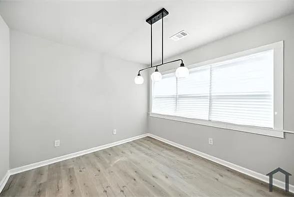 594 Robert Henry St — Photo 18