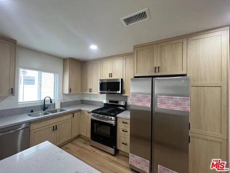 4852 Topanga Canyon Blvd — Photo 7
