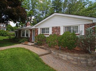 2 Lakeview Ave, Andover, NJ 07821