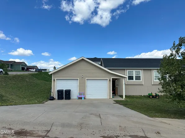 202 25th Ave NE, Watford City, ND 58854