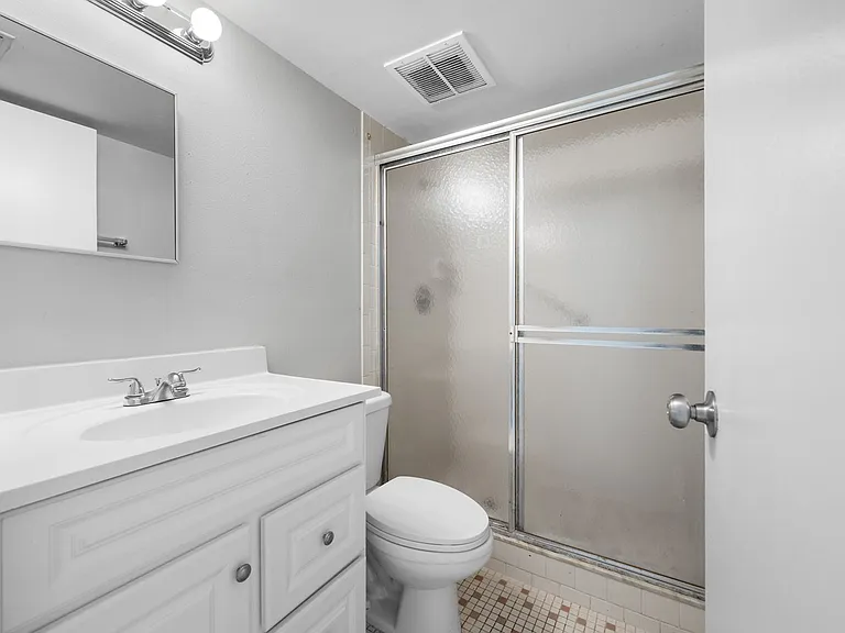 1767 Leo Ln S — Photo 29