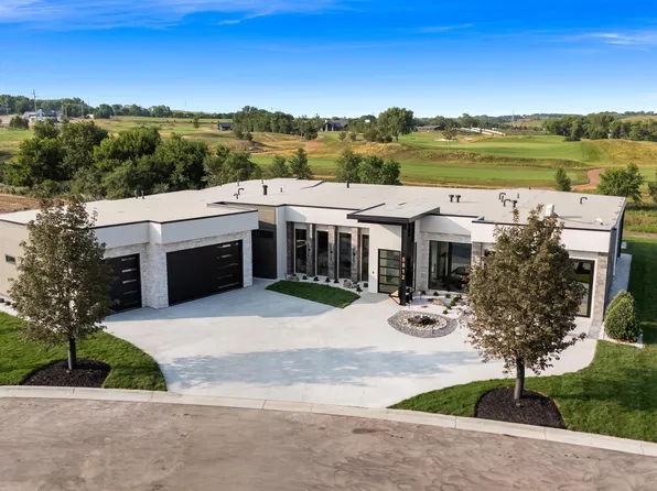 5812 N Mapleton Pl, Sioux Falls, SD 57104